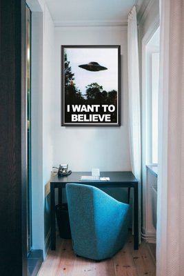 Retro plakát Sci-fi Ufo.