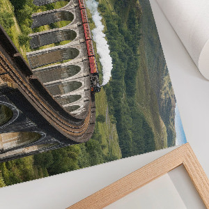 Dekorativní nástěnný plakát s motivem vlaku na viaduktu