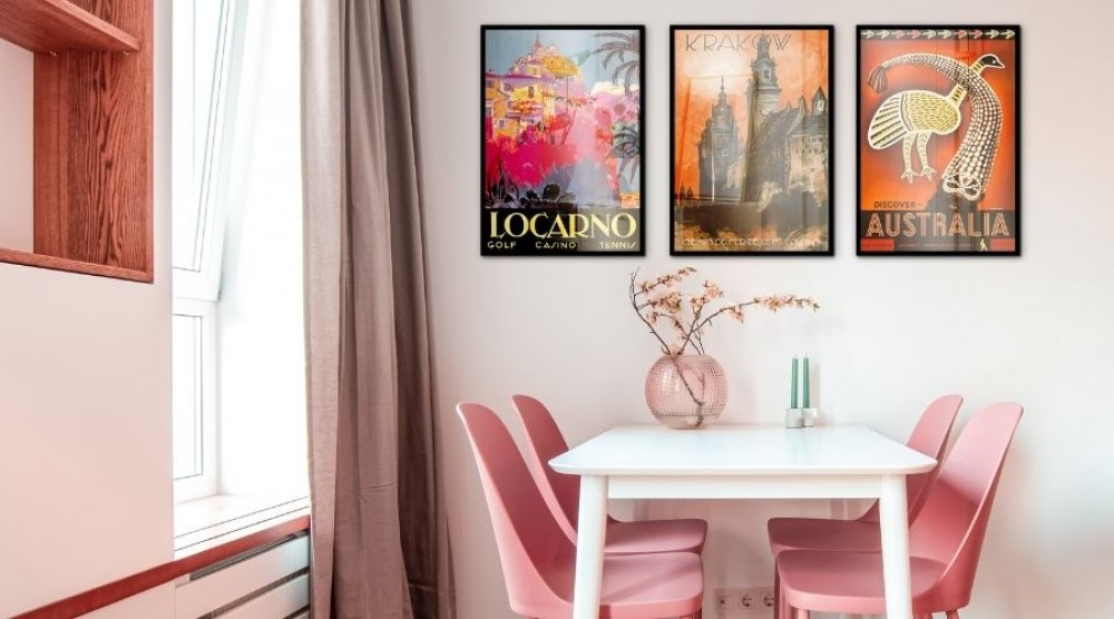 Retro cestovní plakáty v interiérovém designu